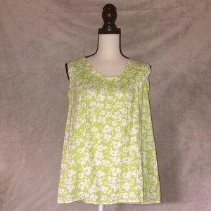 super cute size L RxB fluffy neckline cutoff top
